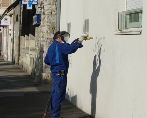 Hydrogommage d'un mur extérieur