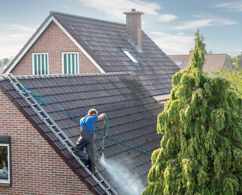 Conseils de démoussage de toiture en tuiles plates